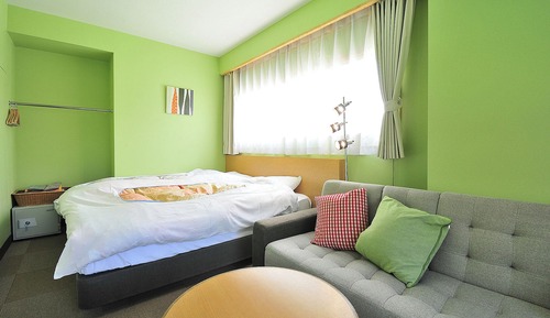 Chambre Standard avec lits jumeaux, salle de bains commune