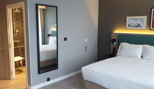 Chambre, 1 grand lit, accessible aux personnes à mobilité réduite