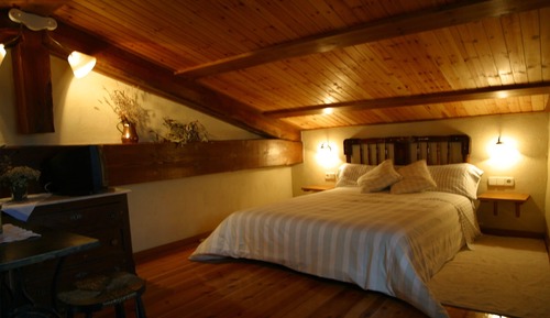Chambre Triple Standard, 1 chambre, salle de bains attenante, vue jardin