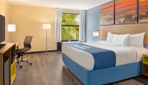 Chambre, 1 très grand lit, non-fumeurs