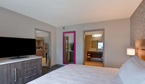 Suite, 1 très grand lit, accessible aux personnes à mobilité réduite, baignoire