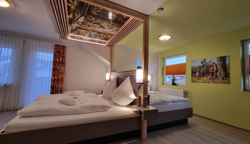 Chambre Familiale, non-fumeurs, vue colline