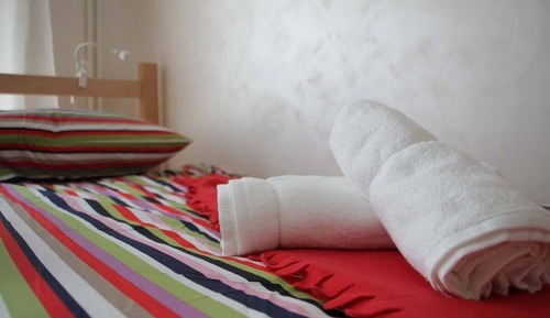 Chambre Standard avec lits jumeaux, salle de bains commune
