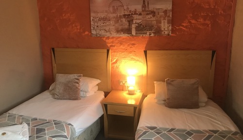 Chambre avec lits jumeaux