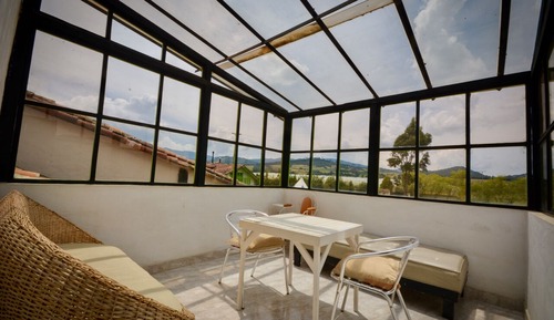Chambre, 1 très grand lit, terrasse (Atalaya)