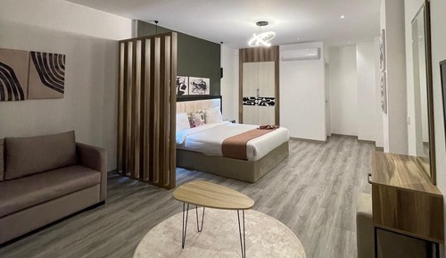 Chambre Double, balcon, vue piscine