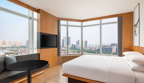 Suite, 1 très grand lit, vue ville