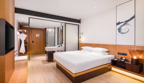 Chambre Supérieure, 1 très grand lit, vue ville