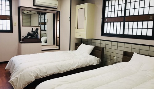 Chambre Supérieure avec lits jumeaux, salle de bains attenante