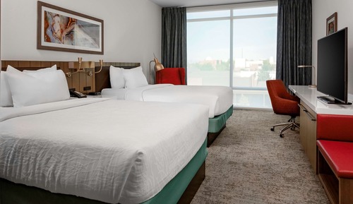 Chambre, 2 grands lits, accessible aux personnes à mobilité réduite, vue piscine (Roll-In Shower)