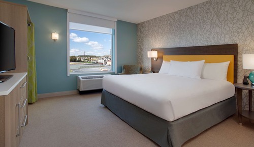 Suite, 1 très grand lit, accessible aux personnes à mobilité réduite, baignoire (Mobility & Hearing)