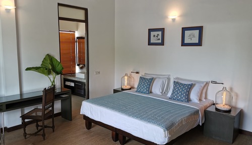 Chambre Supérieure, 1 grand lit, non-fumeurs, vue cour intérieure