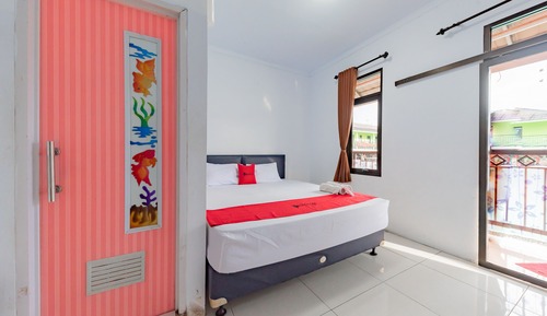 Chambre Double (RedDoorz)