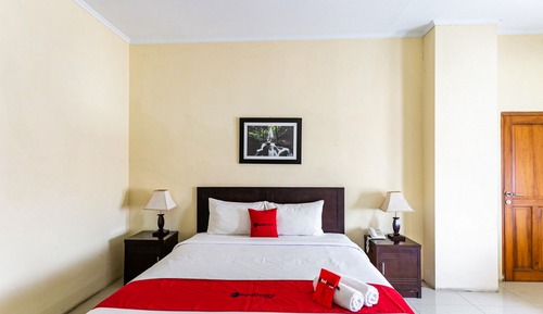Chambre Double (RedDoorz)
