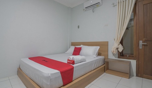 Chambre Double (RedDoorz)