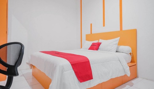 Chambre Double (RedDoorz)