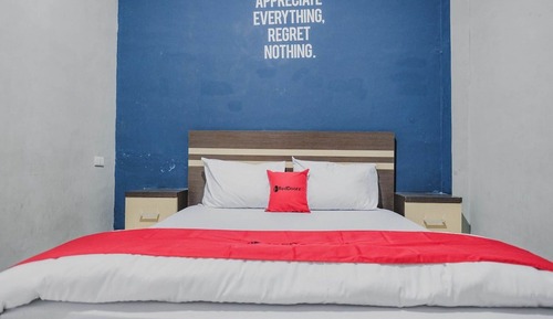 Chambre Double (RedDoorz)