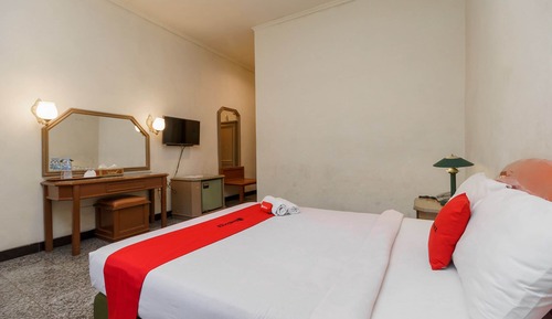 Chambre Double (RedDoorz)