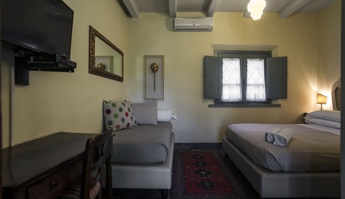 Chambre Double Classique, 1 grand lit, vue colline, côté cour intérieure