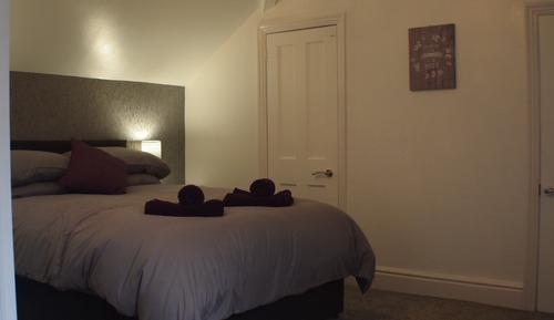 Chambre Double, 1 lit double, vue montagne (First Floor - Room Number 4)