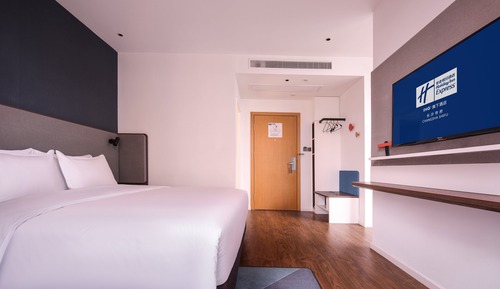 Chambre Standard, 1 très grand lit, vue ville