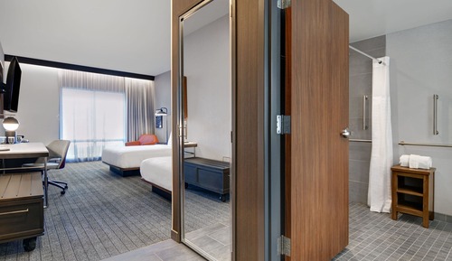 Chambre, 2 grands lits (Mobility Accessible, Roll-in Shower)