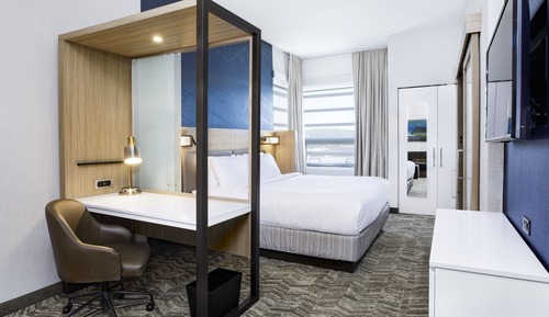 Suite, 1 très grand lit et 1 canapé-lit