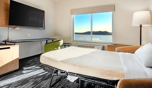 Suite, 1 très grand lit et 1 canapé-lit