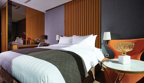 Chambre Supérieure, 1 très grand lit (Hollywood)