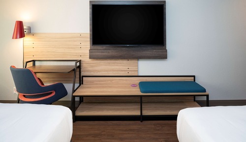 Chambre, 2 grands lits, accessible aux personnes à mobilité réduite (Roll-In Shower)
