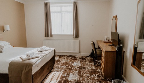 Chambre Double, salle de bains attenante