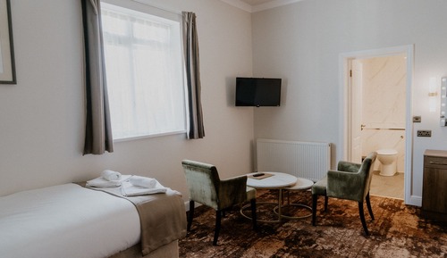 Suite, salle de bains attenante