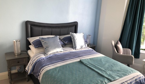 Chambre Double, salle de bains attenante, vue mer