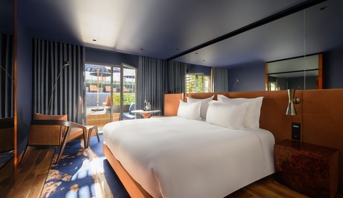 Chambre Deluxe, 1 très grand lit, terrasse, vue piscine