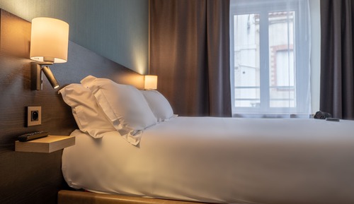 Chambre Double, 1 grand lit, vue ville (5)