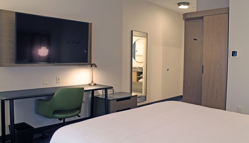 Chambre, 1 très grand lit (Mobility/Hearing Access, Roll-In Shwr)