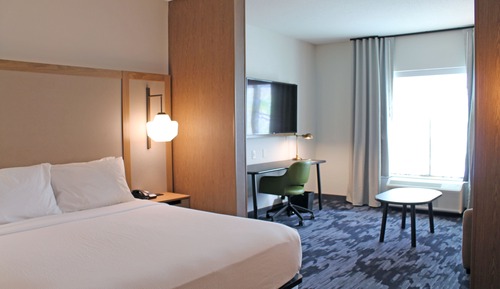Suite, 1 très grand lit et 1 canapé-lit