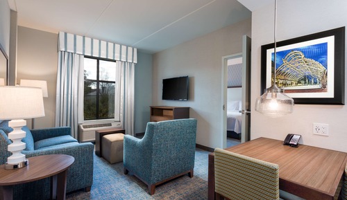 Suite, 1 très grand lit, accessible aux personnes à mobilité réduite, baignoire