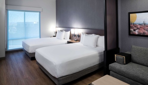 Chambre (2 Queen Beds with Sofabed, High Floor)