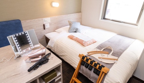 Chambre, femmes uniquement, non-fumeurs