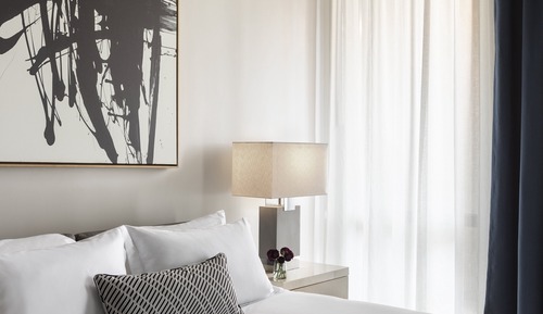 Chambre, 1 très grand lit, accessible aux personnes à mobilité réduite, non-fumeurs (Communications)