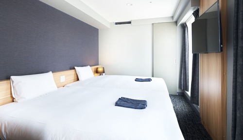 Chambre avec lits jumeaux, plusieurs lits, non-fumeurs, réfrigérateur (ICHO)