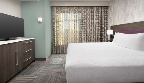 Suite, 1 très grand lit, accessible aux personnes à mobilité réduite, non-fumeurs (Hearing)