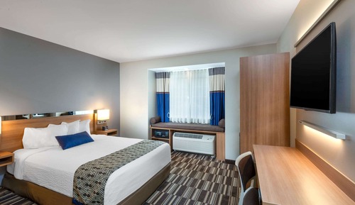 Chambre, 1 grand lit, accessible aux personnes à mobilité réduite, non-fumeurs (Mobility)
