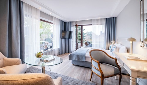 Suite Junior, 1 chambre, balcon (100m from the beach)