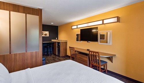 Chambre Standard, 1 grand lit, accessible aux personnes à mobilité réduite, baignoire (with Sofabed)