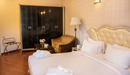 Deluxe Room First Floor - Pool Front