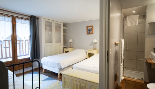 Chambre Triple Standard, salle de bains attenante (Edelweiss)