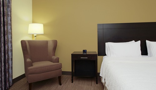 Chambre, 1 très grand lit, accessible aux personnes à mobilité réduite, non-fumeurs