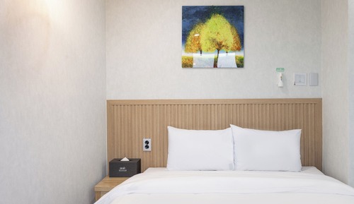 Deluxe Double Room - Room Rate includes 2 people only, Additional pay on site for more than 2 people